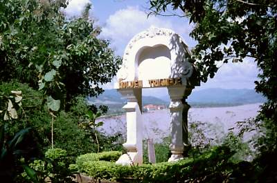 The Golden Triangle, border point between Thailand,
          Myanmar (Burma) and Laos, Chiang Saen, Chiang Rai Province, Northern
          Thailand: View from the hill of Wat Phrathat Phu Kao.